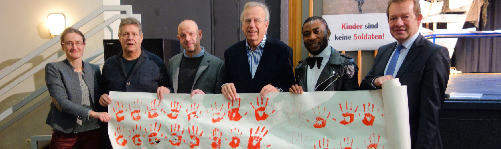 Banner bei einer Red Hand Aktion des Freundeskreis Siegen Banner bei einer Red Hand Aktion des Freundeskreis Siegen