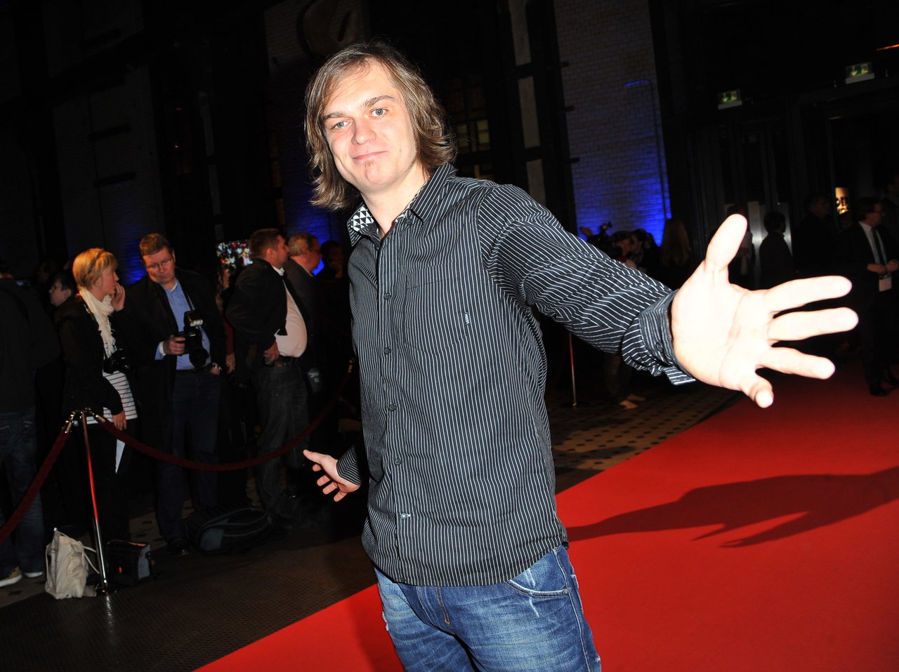 Thomas Godoj streckt seine Arme aus Thomas Godoj streckt seine Arme aus