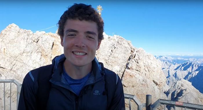 Till Seifert steht auf der Zugspitze (Foto: tillseifert.music) Till Seifert steht auf der Zugspitze (Foto: tillseifert.music)