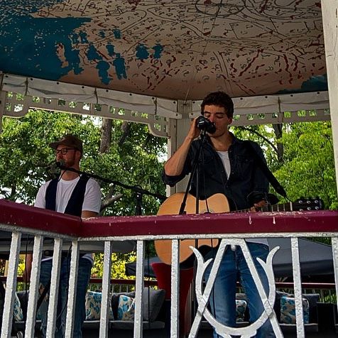 Till gibt ein Konzert im Musikpavillon in Leipzig (Foto: tillseifert.music) Till gibt ein Konzert im Musikpavillon in Leipzig (Foto: tillseifert.music)