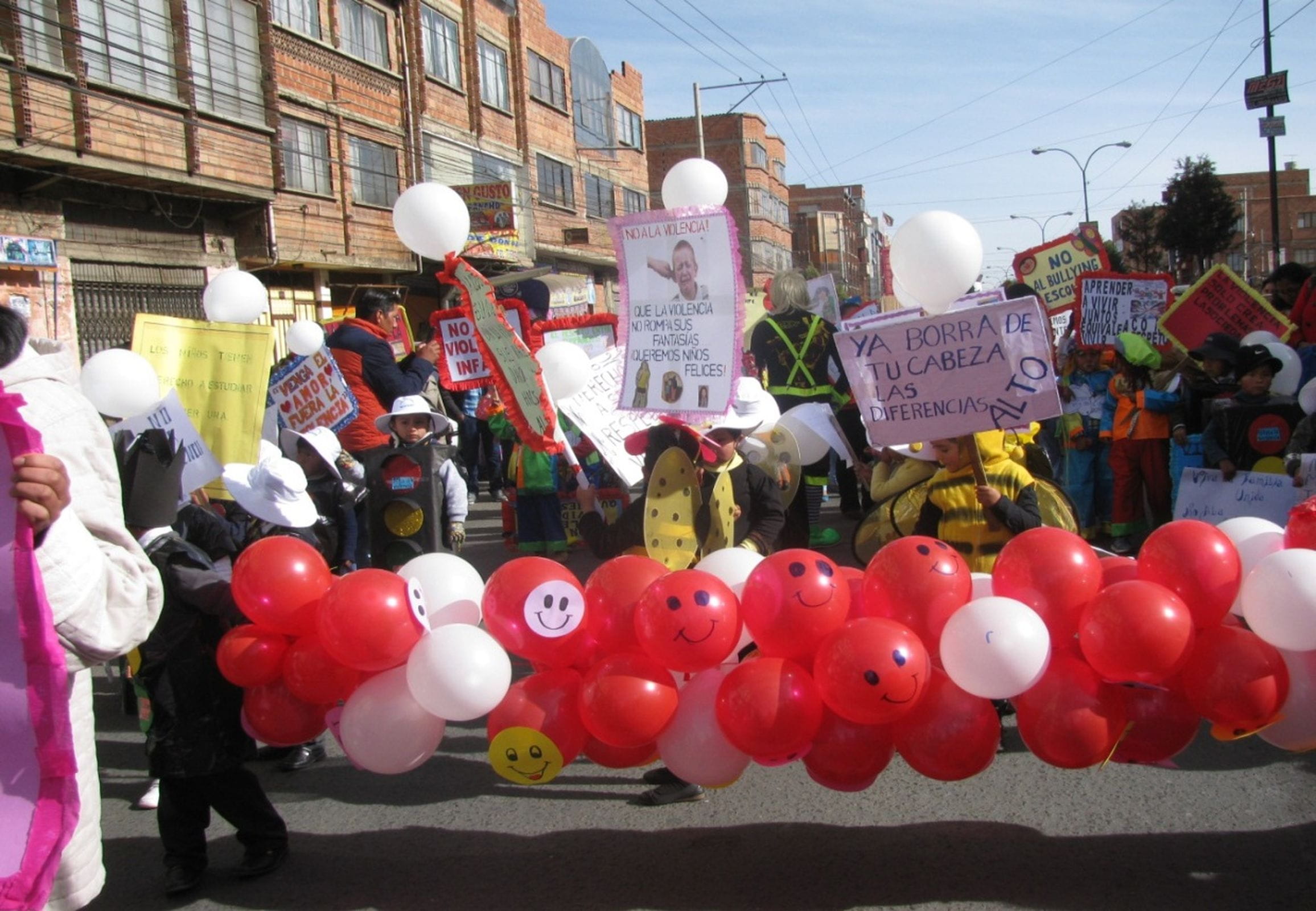 Kinder demonstrieren für ihre Rechte. (Quelle: Lisa Carl)