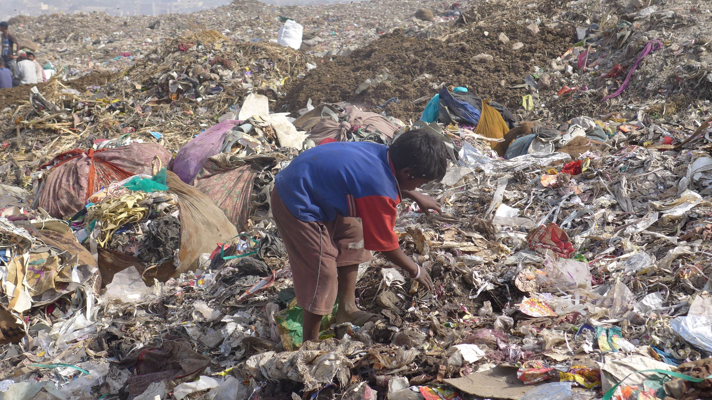 Indien Kind Müllberg