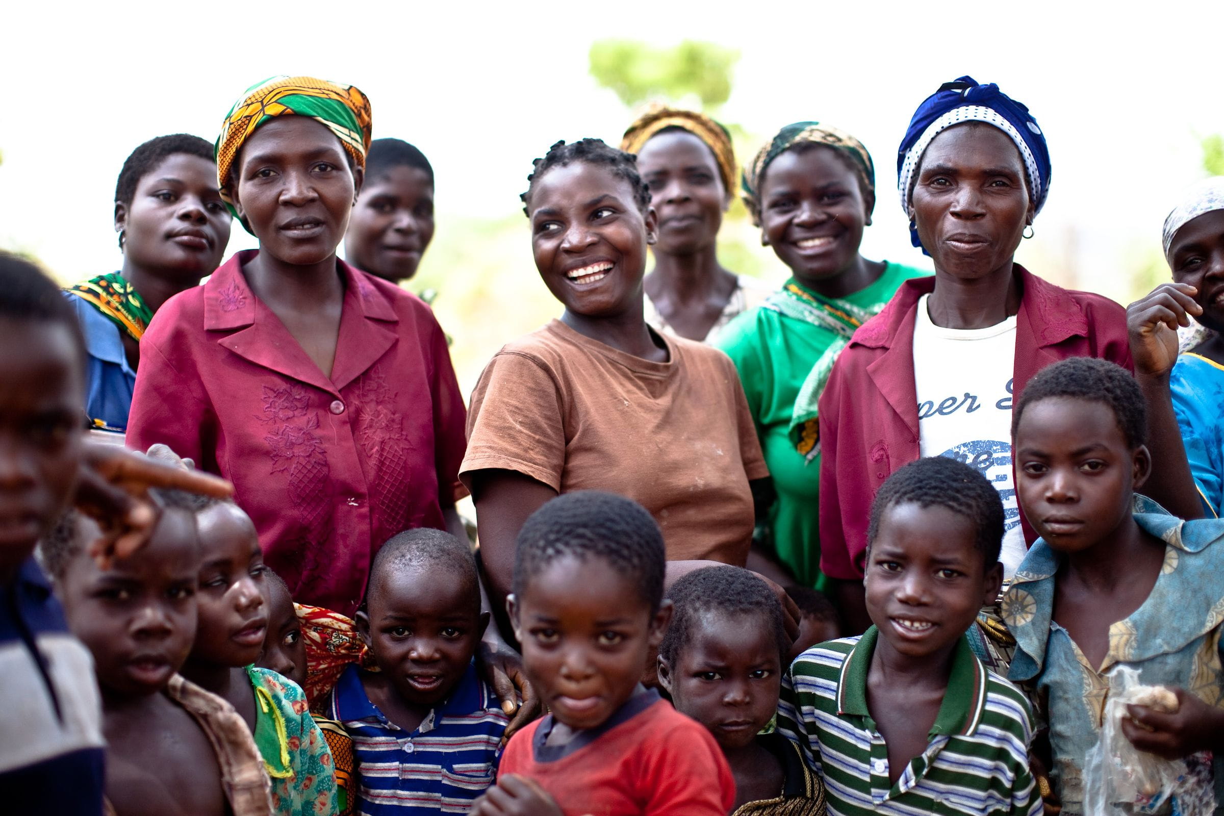Kinder mit ihrer Familie in Keimange. (Quelle: Jakob Studnar)