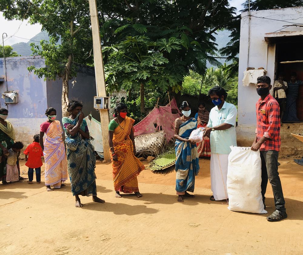 Verteilung von Lebensmitteln im Rahmen der Corona-Hilfe. (Quelle: Kindernothilfe-Partner) Verteilung von Lebensmitteln im Rahmen der Corona-Hilfe. (Quelle: Kindernothilfe-Partner)