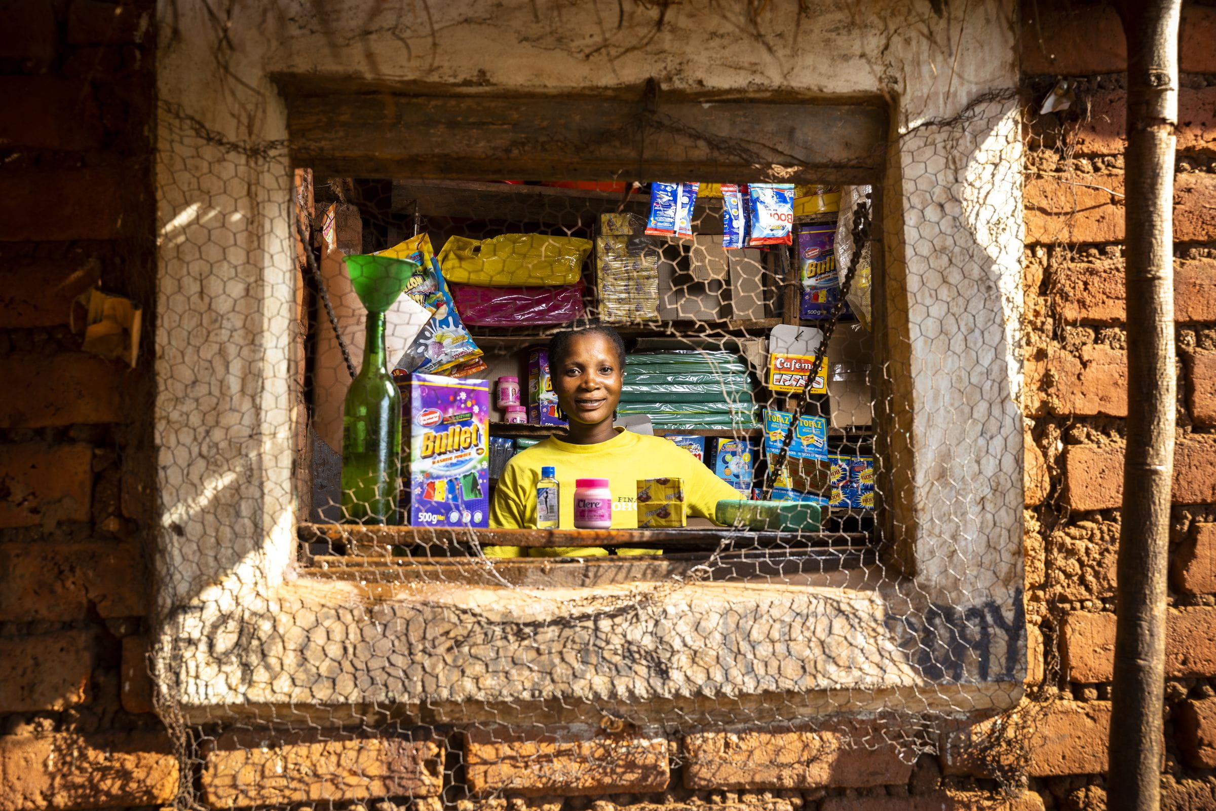 Bridget, eine der EmPowermoms, in ihrem Kiosk in Sambia. (Quelle: Christian O. Bruch)