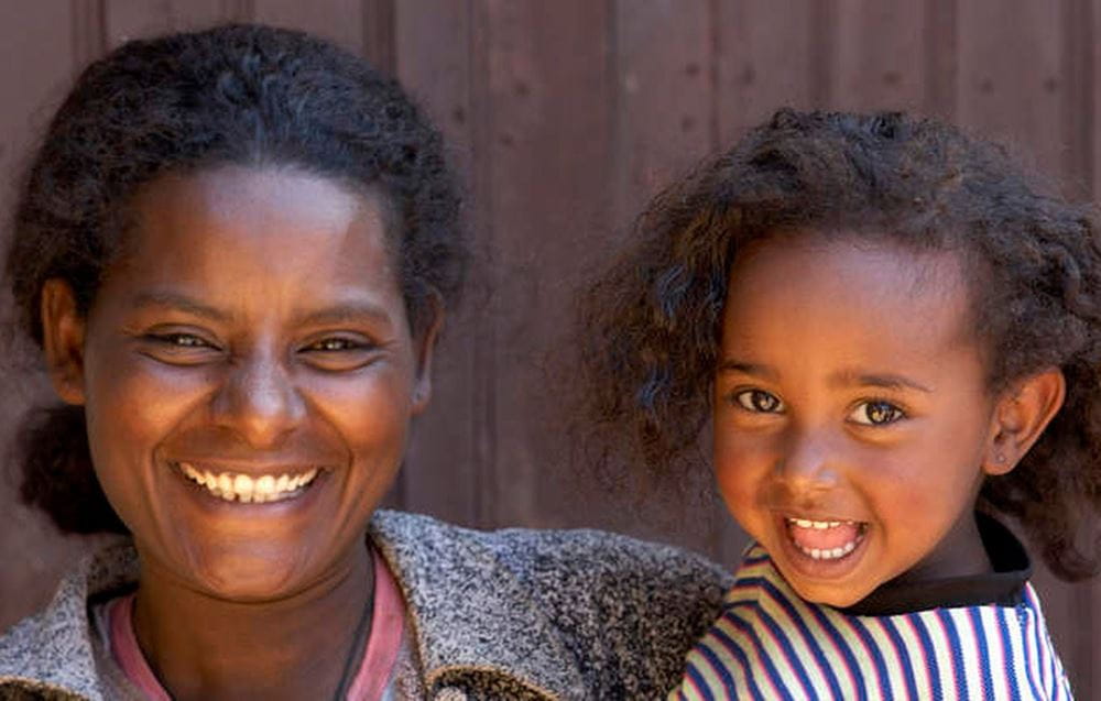 Eine Mutter aus Äthiopien und ihre kleine Tochter (Quelle: Kindernothilfe)