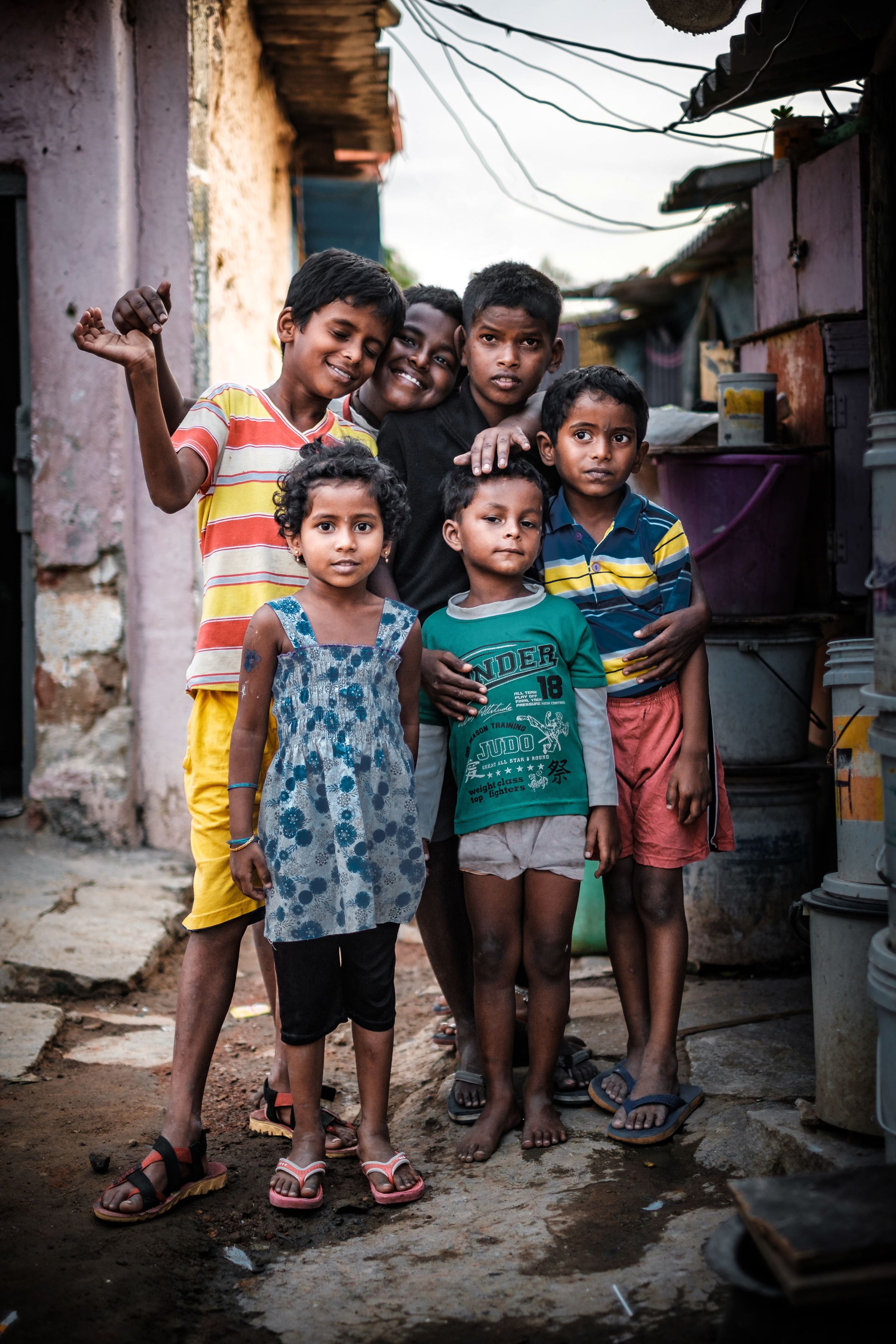 Eine Gruppe Kinder auf der Straße in Patna, Slum (Quelle: Jakob Studnar)