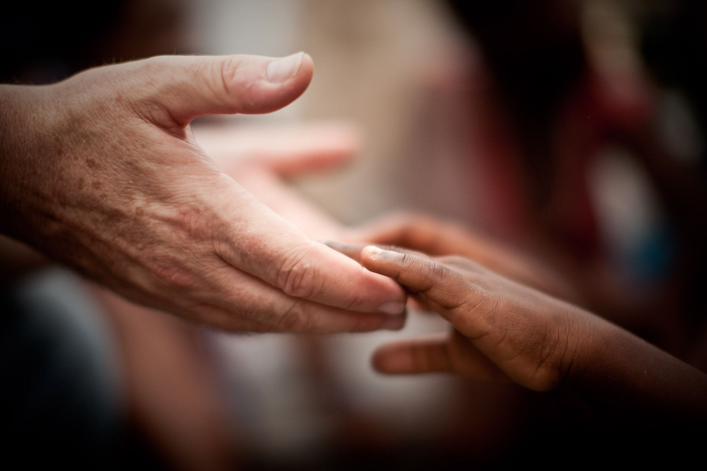 Ein Kreis aus Händen (Quelle: Jakob Studnar) Ein Kreis aus Händen (Quelle: Jakob Studnar)