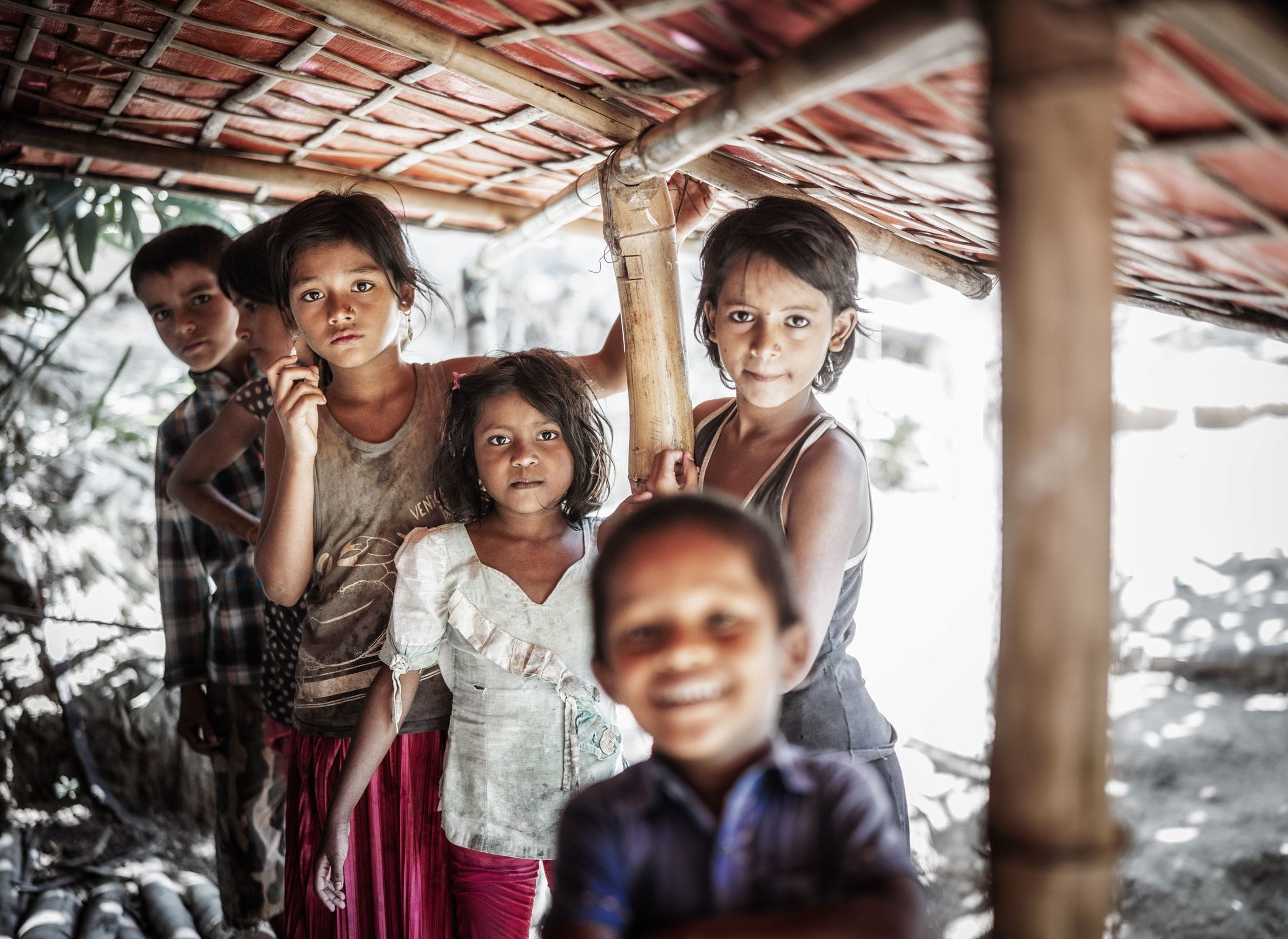 In Schutzzentren finden die Rohingya-Kinder Ruhe und Rückhalt – und lernen fürs Leben. (Quelle: Jakob Studnar)