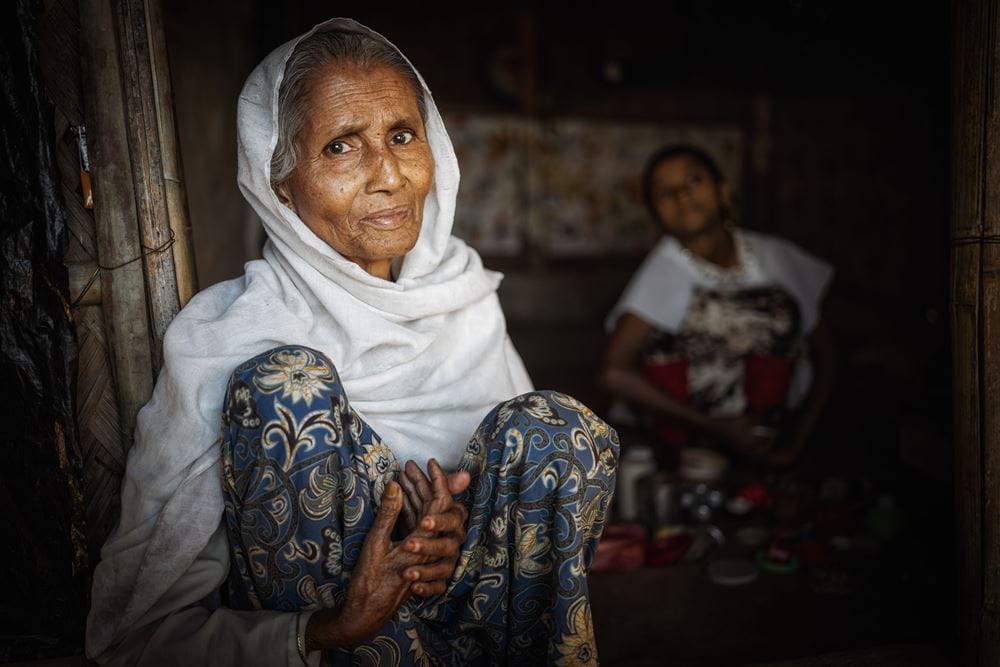 Rohima Khatu (75) ist mit ihrer Enkelin aus Myanmar nach Bangladesch geflohen (Quelle: Jakob Studnar)