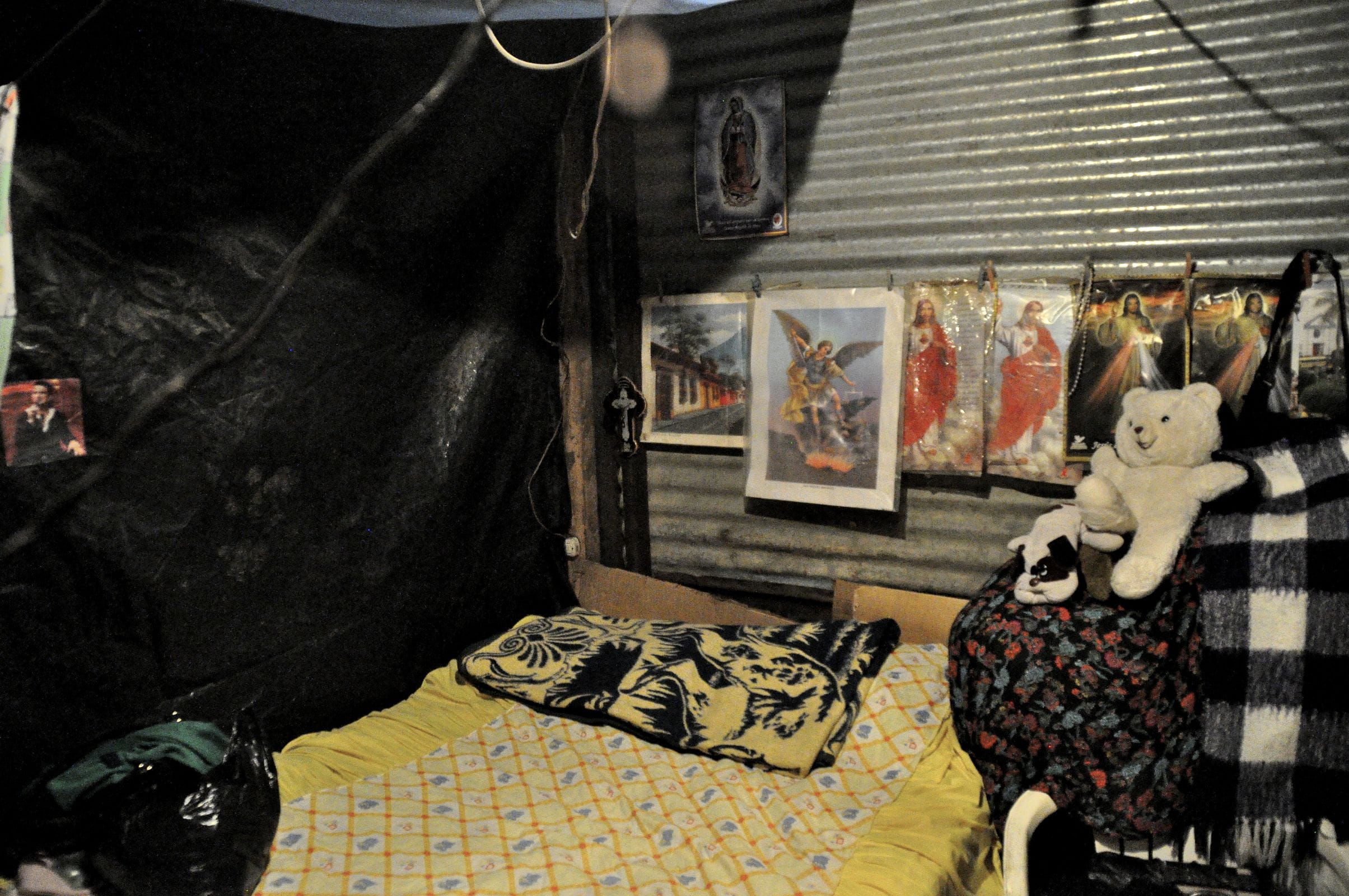 Bette mit Heiligenbildern (Quelle: Bastian Strauch)