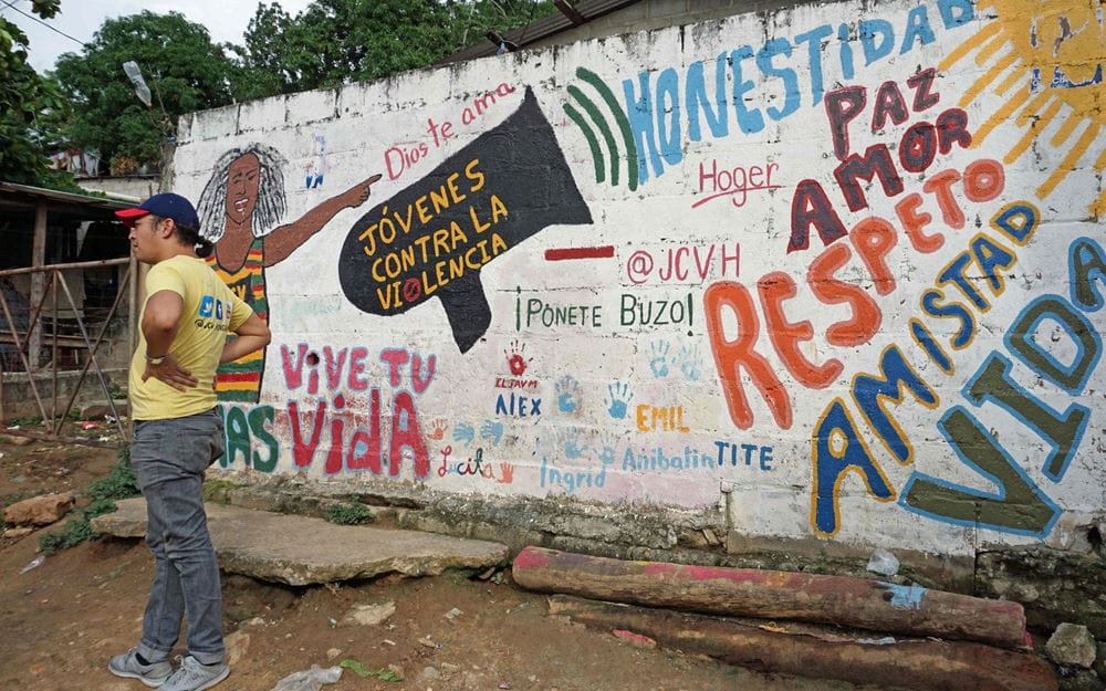 Reportage Honduras: Der gefährliche Weg nach Norden; Foto: Wandbild, Jugendliche gegen Gewalt (Quelle: / Kindernothilfe) Reportage Honduras: Der gefährliche Weg nach Norden; Foto: Wandbild, Jugendliche gegen Gewalt (Quelle: / Kindernothilfe)