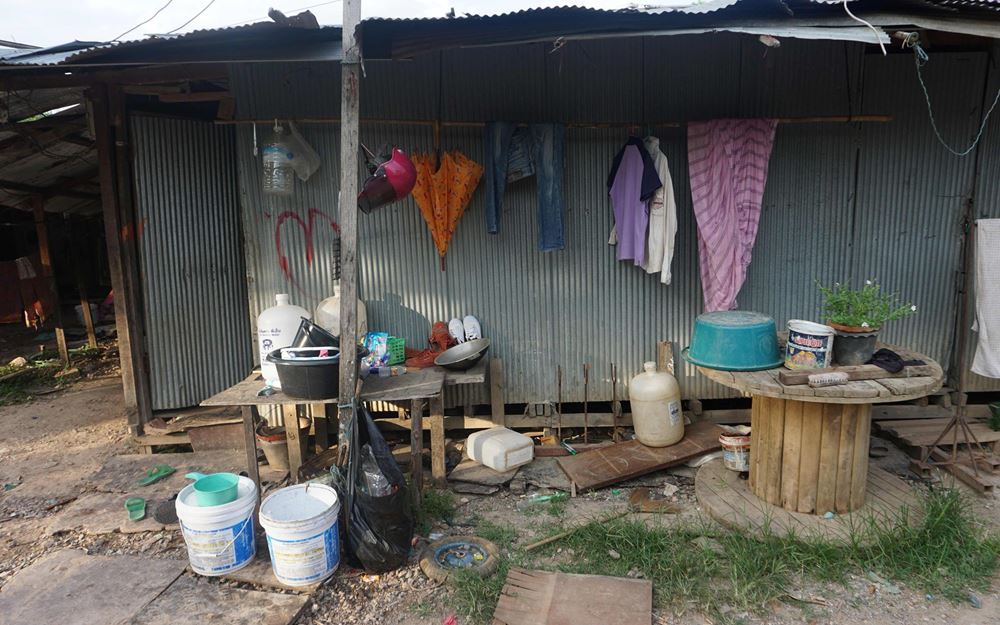 Reportage Thailand: Die Motoren des Wandels; Foto: Notdürftige Unterkunft, Baan Dek (Quelle: Kindernothilfe) Reportage Thailand: Die Motoren des Wandels; Foto: Notdürftige Unterkunft, Baan Dek (Quelle: Kindernothilfe)