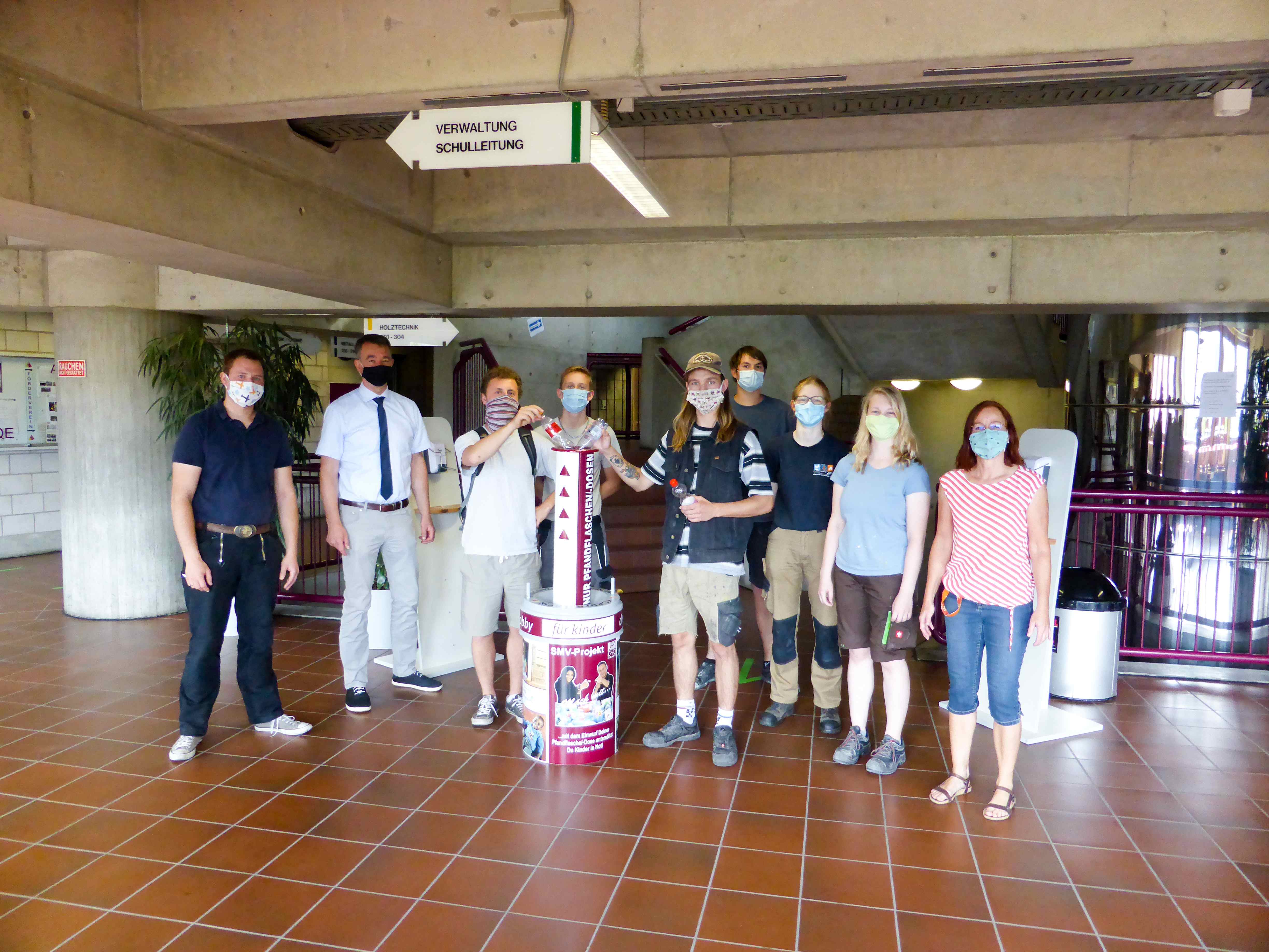 Die Schülergruppe, die die Sammelaktion betreut
