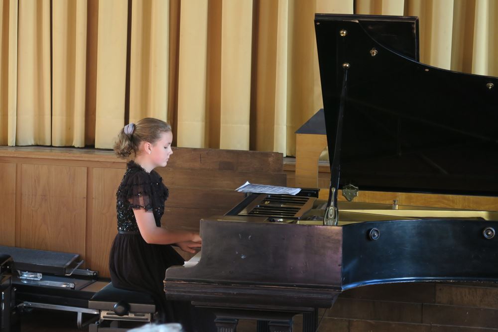 Inga Liersch am Flügel (Quelle: Jochen Arnold)