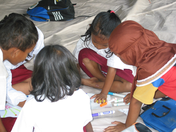 Schulkinder in Indonesien
