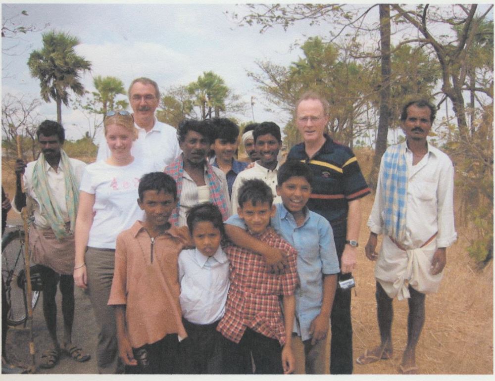 Familie Wiggers auf ihrer Reise nach Indien mit einem ihrer Patenkinder. (Quelle: privat)