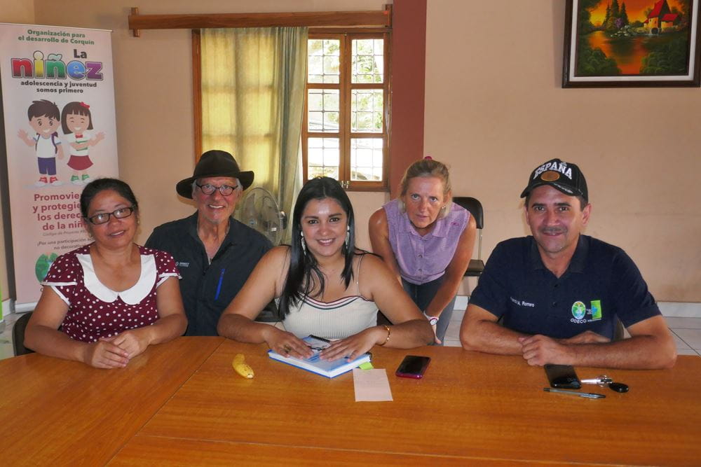 Patenbesuch Honduras ODECO/Limoncito: Gruppenbild (Quelle: privat / Kindernothilfe) Patenbesuch Honduras ODECO/Limoncito: Gruppenbild (Quelle: privat / Kindernothilfe)