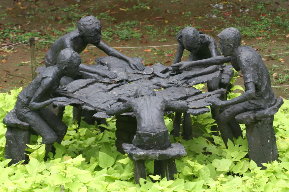 Patengeschichte "Tejosch Halder"; Foto der Skulptur "Serious Discussion" (Quelle: Kindernothilfe-Partner / Kindernothilfe, Soumik Das/Jjafrin Gulshan)