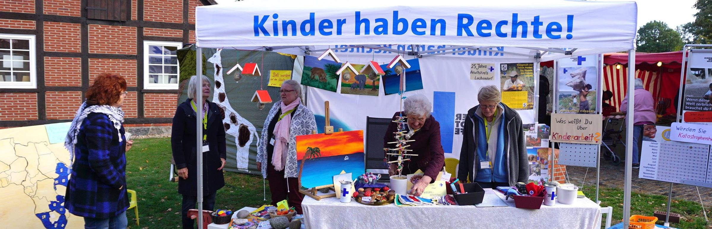 Reportage "Ein Dorf in Kindernothilfe-Hand"; Foto: Stand des Arbeitskreises Lachendorf (Quelle: Ralf Krämer / Kindernothilfe)