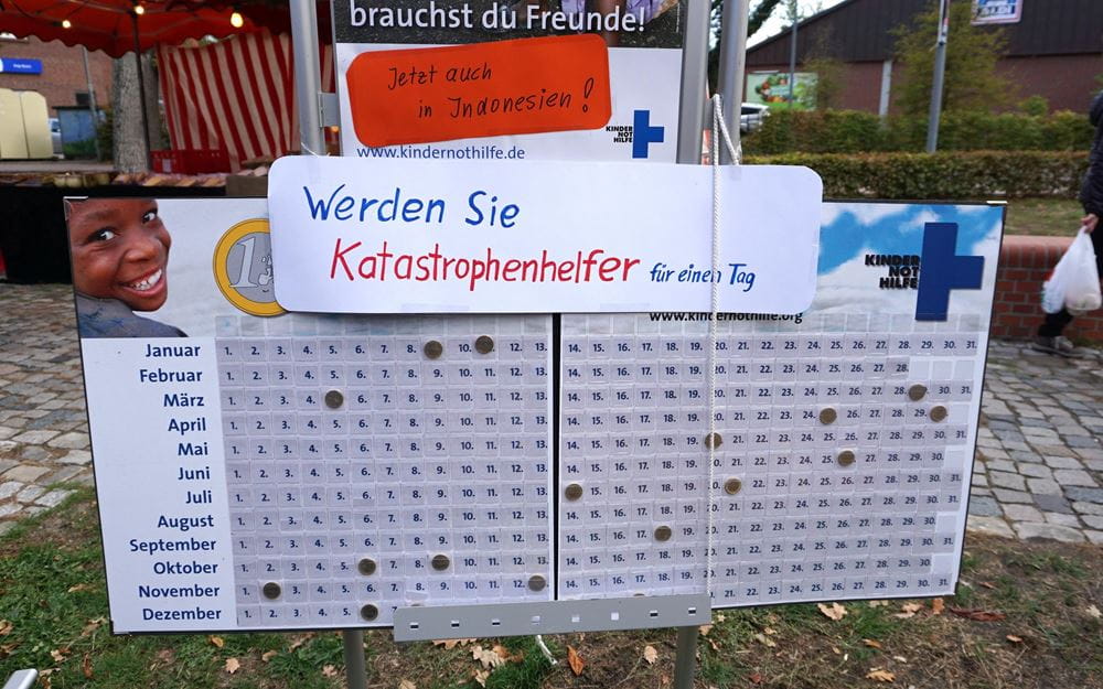 Reportage "Ein Dorf in Kindernothilfe-Hand"; Foto: gebastelter Spendenkalender (Quelle: Ralf Krämer / Kindernothilfe)