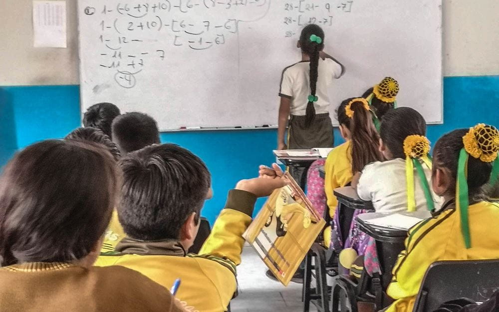 Reportage Peru: "Von Selbstvertrauen und Kinderrechten"; Foto: Kinder im Klassenzimmer (Quelle: Lorenz Töpperwien / Kindernothilfe)