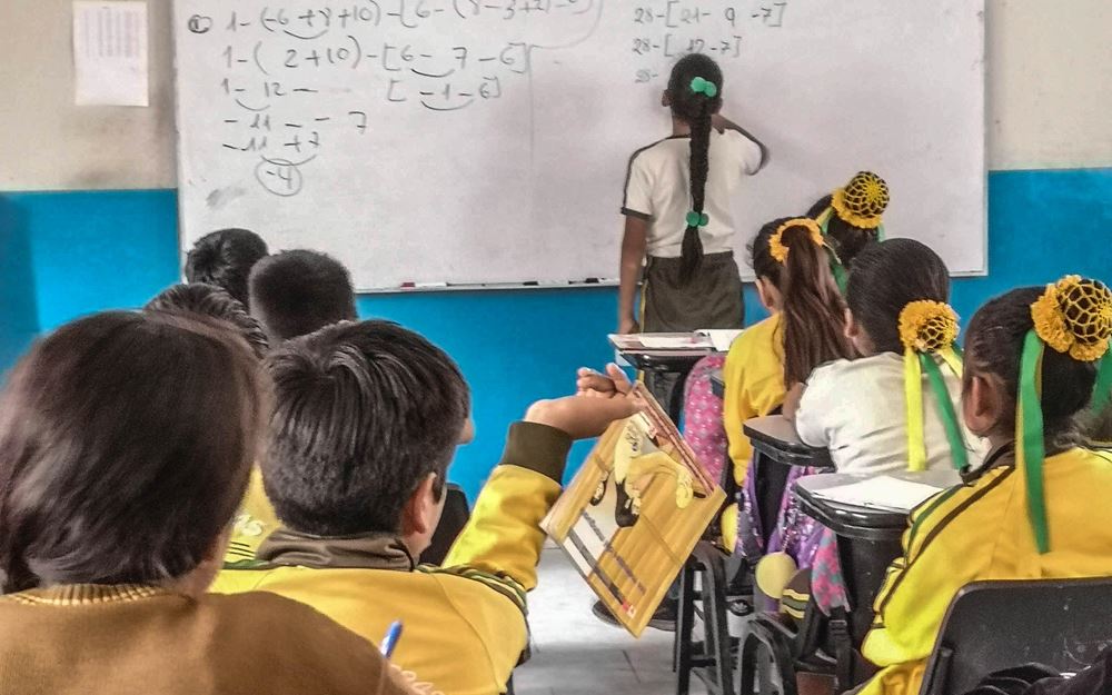 Reportage Peru: "Von Selbstvertrauen und Kinderrechten"; Foto: Kinder im Klassenzimmer (Quelle: Lorenz Töpperwien / Kindernothilfe) Reportage Peru: "Von Selbstvertrauen und Kinderrechten"; Foto: Kinder im Klassenzimmer (Quelle: Lorenz Töpperwien / Kindernothilfe)
