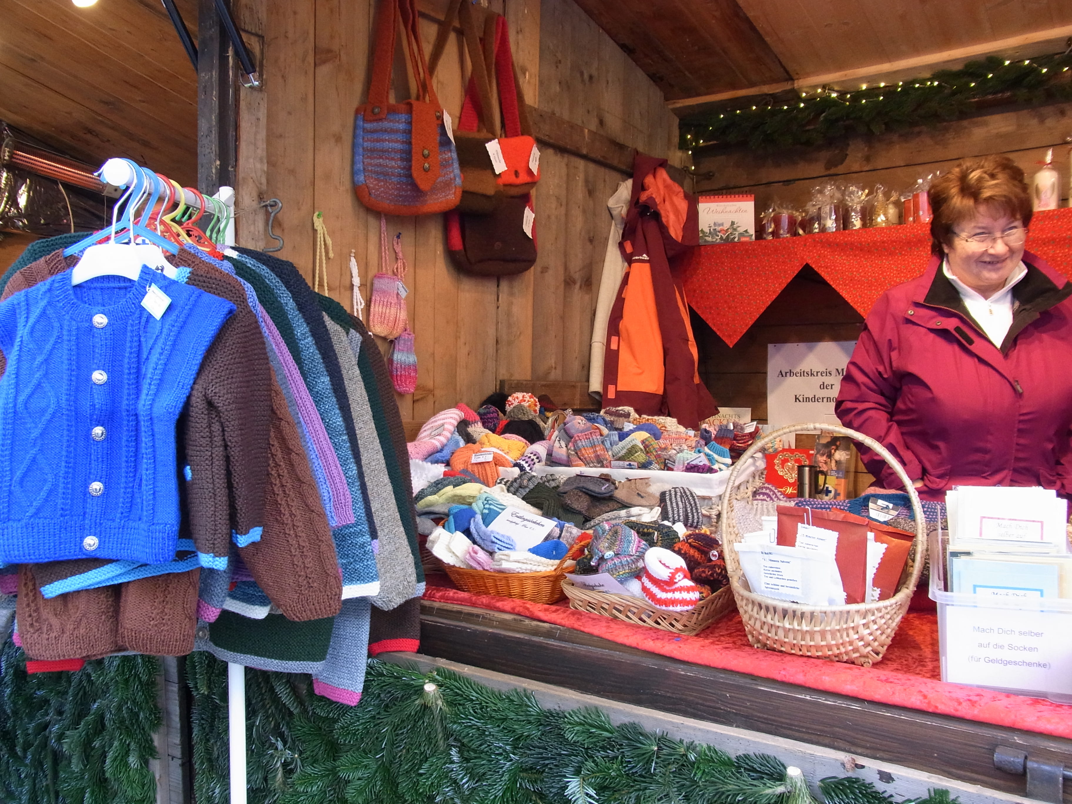 Muenchener Arbeitskreis sammelt zum Weihnachtsmarkt Muenchener Arbeitskreis sammelt zum Weihnachtsmarkt