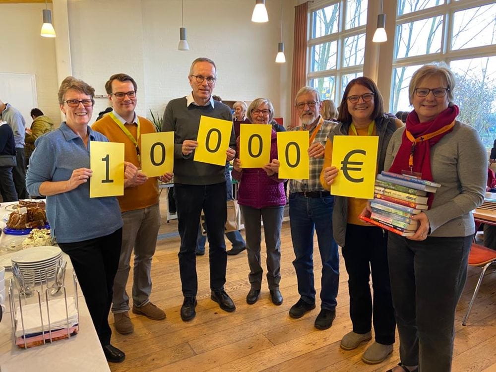 Der Arbeitskreis Weyhe hat 10.000 Euro mit seinen Bücherflohmärkten gesammelt