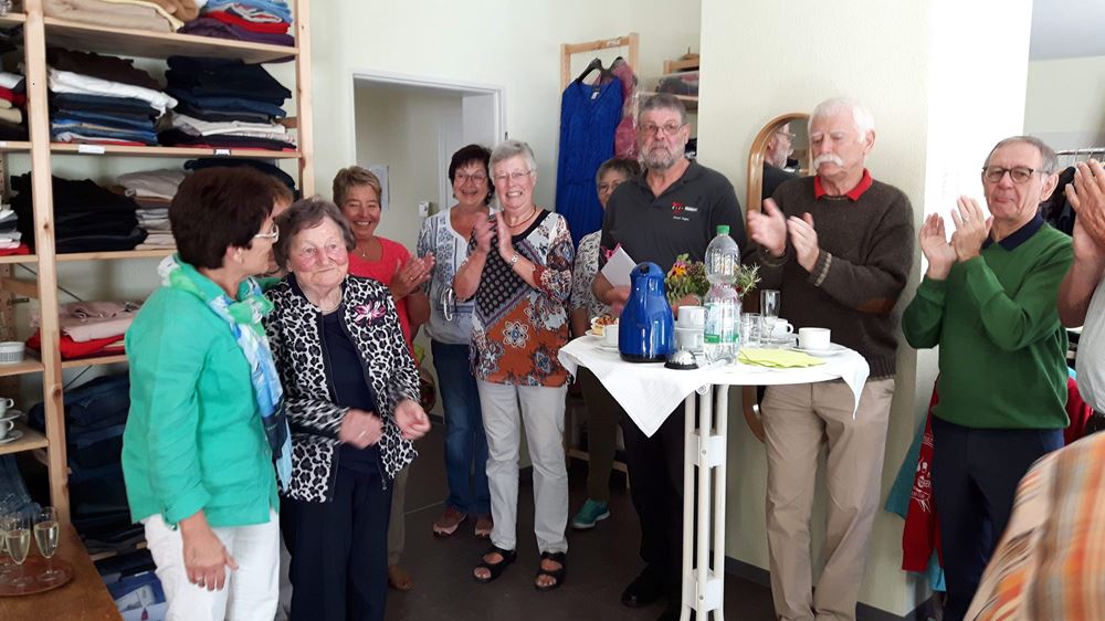 Ehrung von Ladengründerin Renate Herzog bei der Feier zum 40-jährigen Jubiläum Ehrung von Ladengründerin Renate Herzog bei der Feier zum 40-jährigen Jubiläum