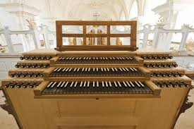 Spieltisch der Orgel in Obermarchtal Spieltisch der Orgel in Obermarchtal