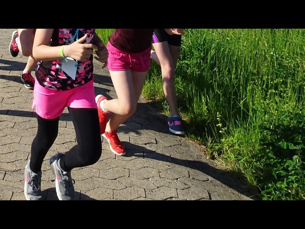 Füße von Kindern bei einem Sponsorenlauf (Quelle: privat) Füße von Kindern bei einem Sponsorenlauf (Quelle: privat)